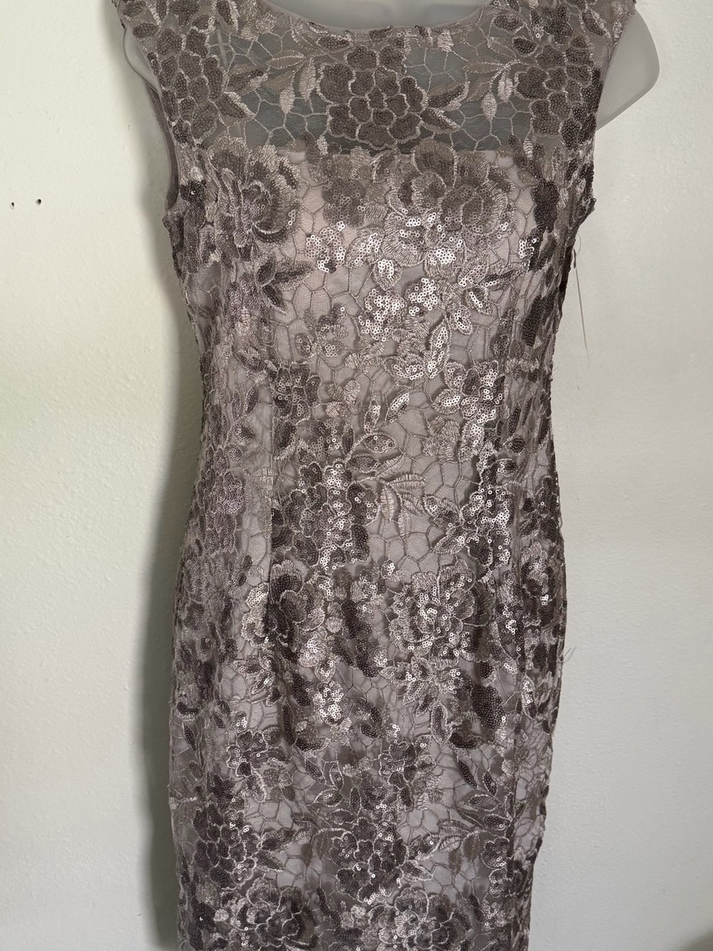 Sleeveless Lace Sequin Midi Dress in Mauve